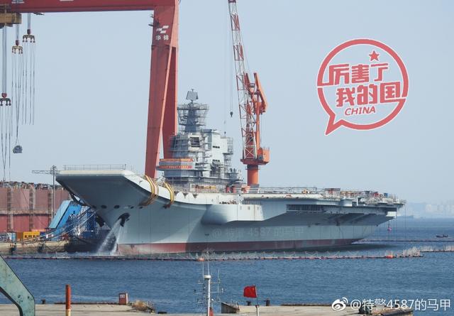 国产航母迎国庆节主锚排水测试