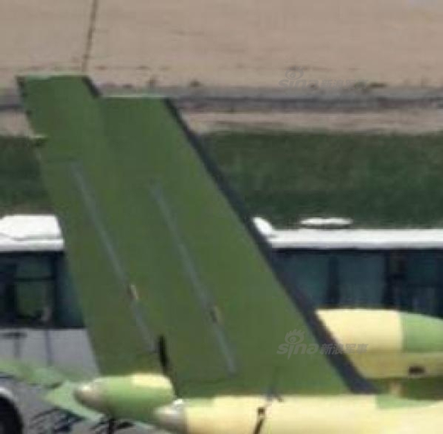 英媒:中国神雕无人机或能在500公里外发现F22