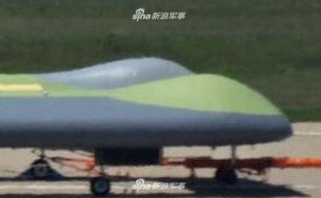 英媒:中国神雕无人机或能在500公里外发现F22