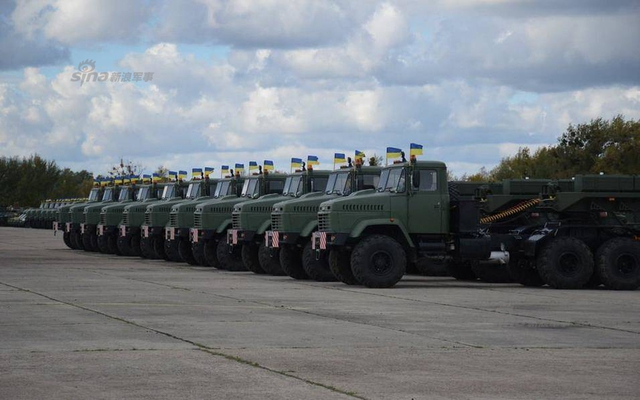 就这样能收复东乌吗？乌克兰接收新武器堪比阅兵