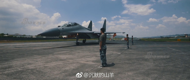 这是海军版石榴？歼-16最新照片翼尖疑似挂PL10导弹