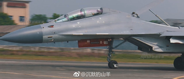 这是海军版石榴？歼-16最新照片翼尖疑似挂PL10导弹