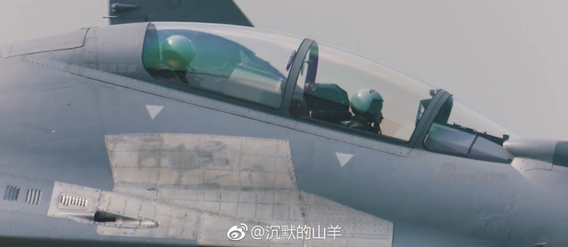 这是海军版石榴？歼-16最新照片翼尖疑似挂PL10导弹