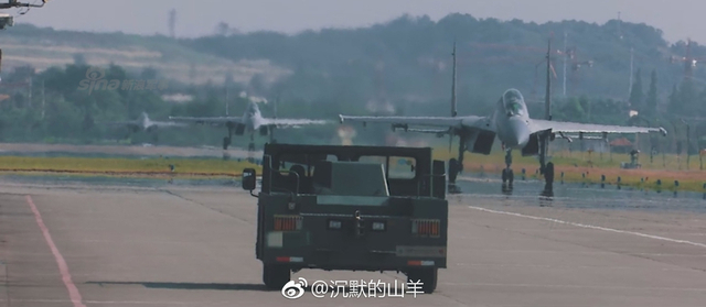 这是海军版石榴？歼-16最新照片翼尖疑似挂PL10导弹