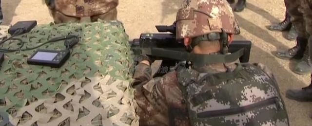 中国的一杆大枪备受青睐 解放军特战兵表示娴熟使用