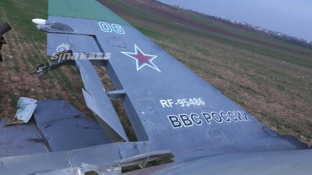 俄军被击落飞行员配枪曝光 与武装份子对射打光弹匣