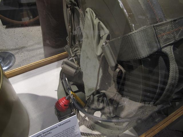 背着核弹进行自杀式攻击?美军这款战术核武器太疯狂