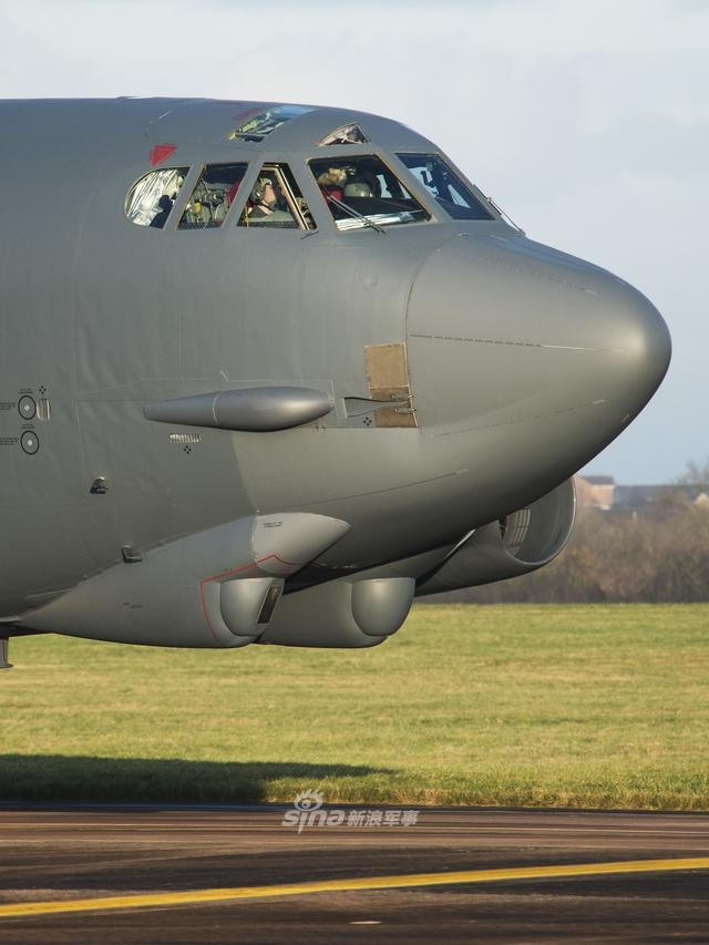 中国现在仍没有能与它抗衡的机型 美国B52部署欧洲