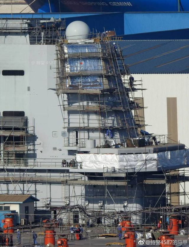 一天一汇报！我国产002型航母舰岛很多手架都拆掉了