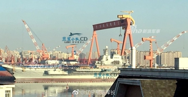 脚手架少了许多！002型国产航母建造现场下雪了