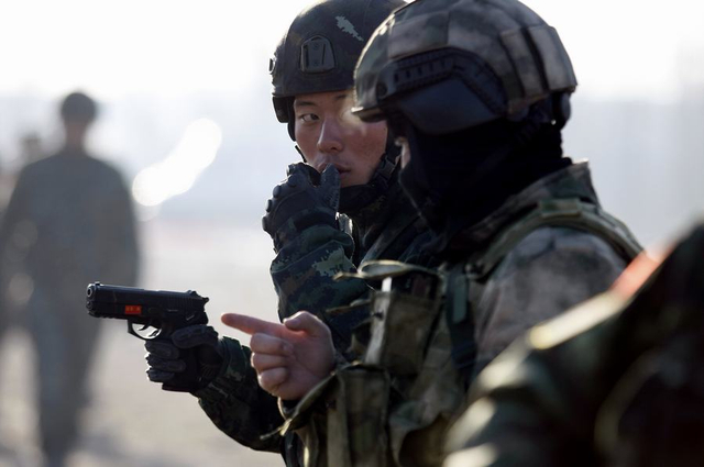 直击中俄合作2017联合反恐演训 俄军玩起中国武器