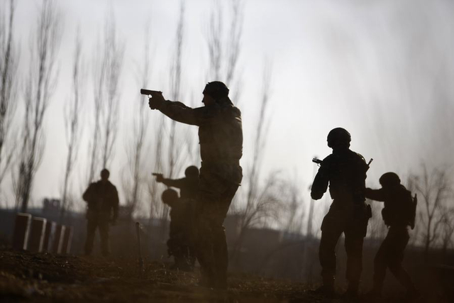 直击中俄合作2017联合反恐演训 俄军玩起中国武器