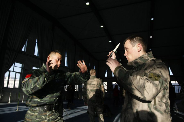 直击中俄合作2017联合反恐演训 俄军玩起中国武器