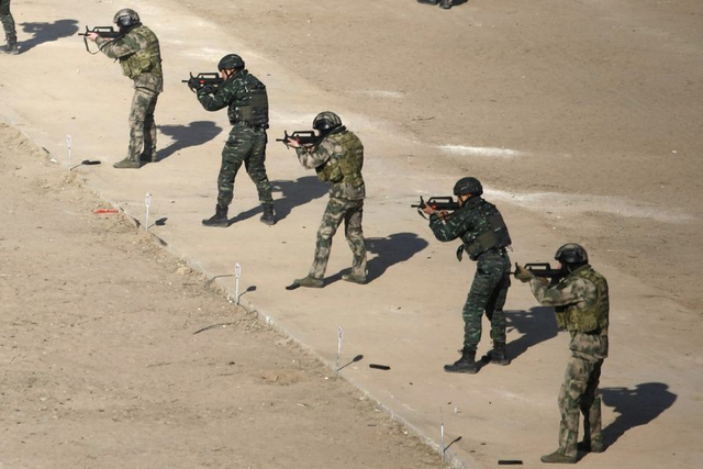 直击中俄合作2017联合反恐演训 俄军玩起中国武器