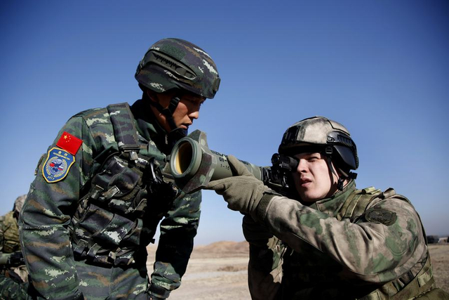 直击中俄合作2017联合反恐演训 俄军玩起中国武器