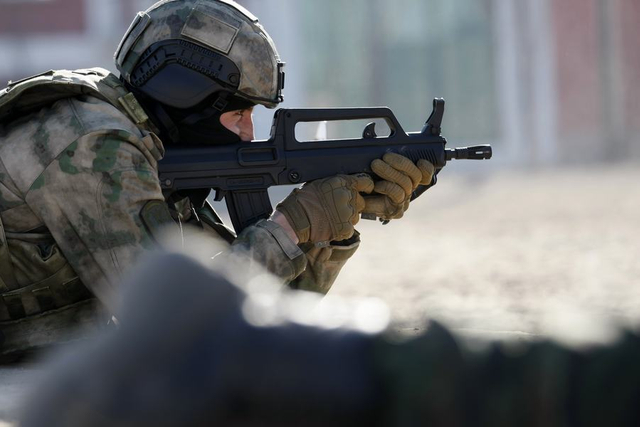 直击中俄合作2017联合反恐演训 俄军玩起中国武器