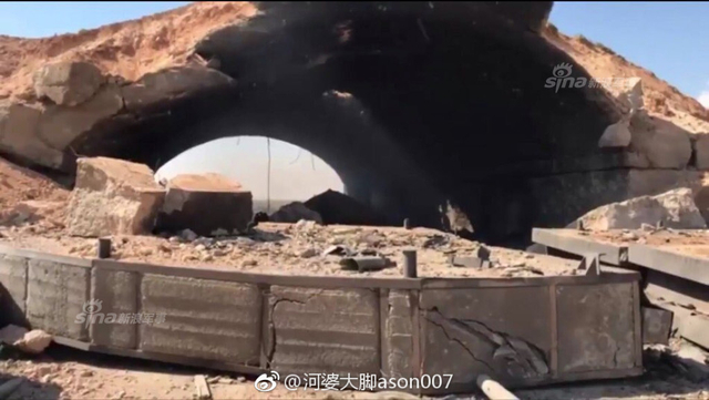 惨烈！装甲车被炸成铁皮！美军空袭叙利亚军队