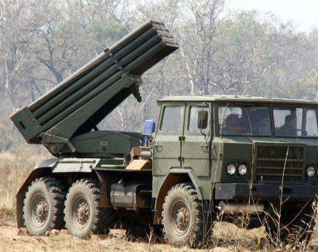 齐射一轮寸草不生！解放军122mm火箭炮霸气侧漏