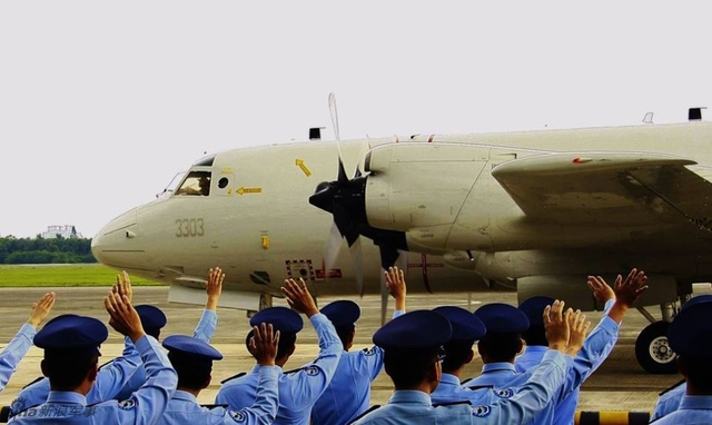 还想以武拒统？蔡英文参加台军P-3C成军典礼