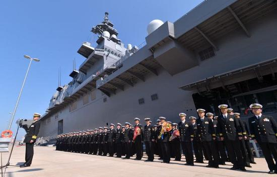 图片：日本海上自卫队“加贺”号直升机母舰是出云级的二号舰。