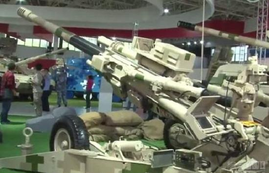 国产AH-4型155毫米超轻型加榴炮