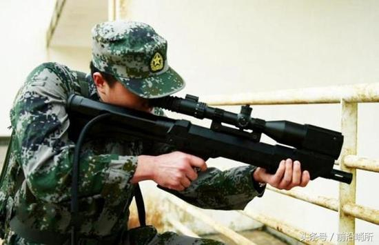 “捍卫者”新型单兵便携式激光压制武器
