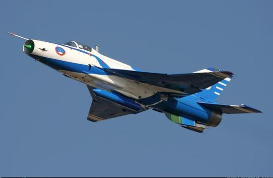 图为八一飞行表演队的歼-7GB。该机于2009年退役。