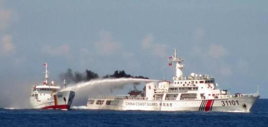 ▲高挂Z字旗的中国执法船