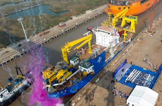 “天鲲号”正式下水