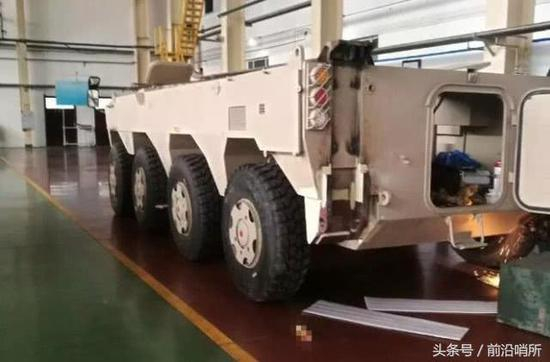 SH-11轮式-自行加榴炮的底盘