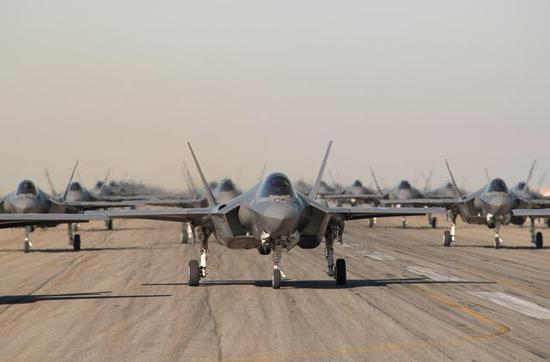 图为美国空军的F-35A“大象漫步”，今后这一幕也将发生在日本航空自卫队身上。