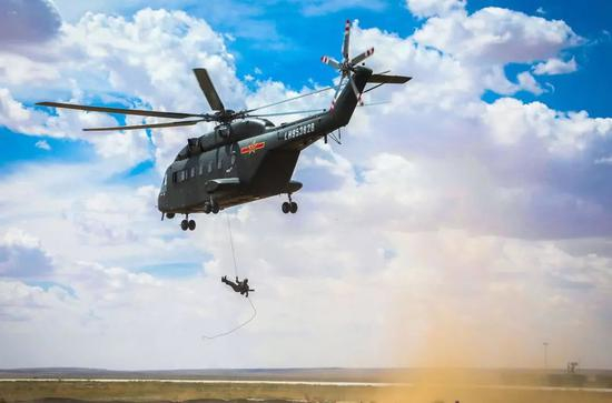 第73集团军某陆航旅直-8G直升机。