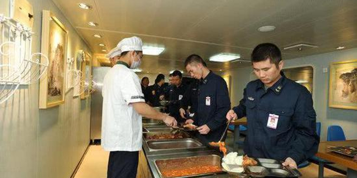 辽宁舰伙食标准分四类 歼15飞行员规格最高每