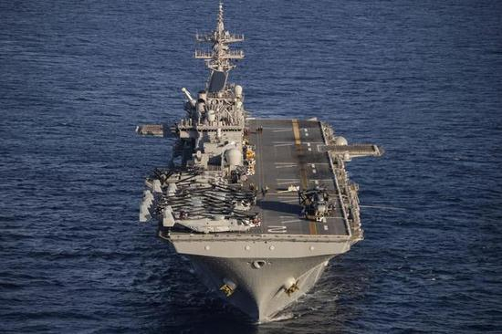 美军“黄蜂”级两栖攻击舰。