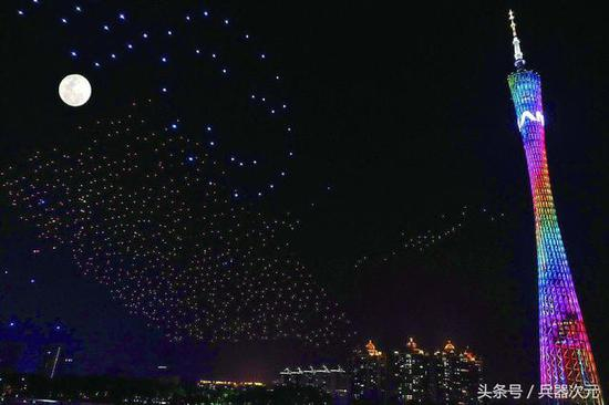 （中国无人机蜂群技术连续刷新世界纪录）