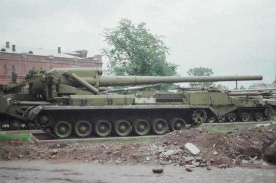 2S7型203毫米自行榴弹炮