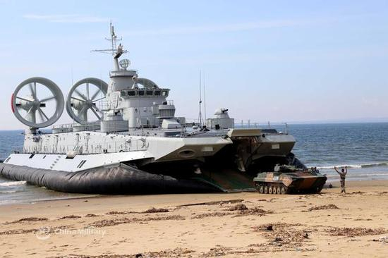 图片：3327艇运送86B步战车