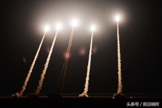 远程火箭炮齐射