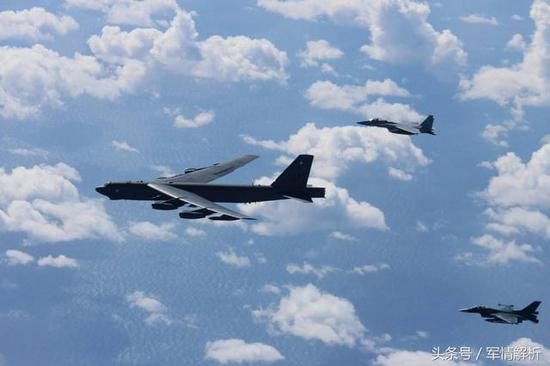 图为参演的美日军机