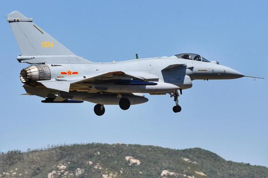 这架歼-10B会给我们带来怎样的惊艳表现呢？