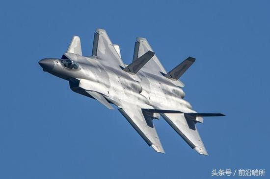 歼-20双机编队