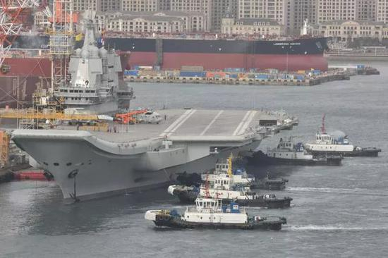 ▲国产航母的舰岛修型显然