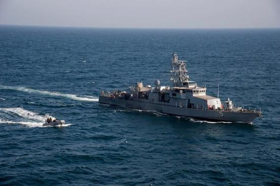 图片：台风号放出刚性小艇