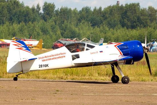 图片：卡巴尼娜的苏-26座机