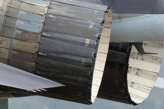 　俄罗斯的Su-35战斗机发动机在2014珠海航展上展出