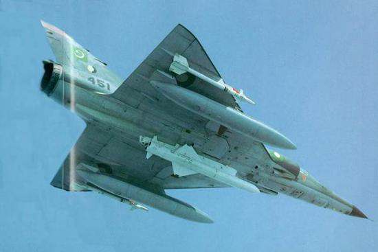  携带“飞鱼”的巴基斯坦幻影5战斗机