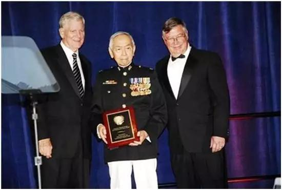 吕超然获颁金星紫心勋章（资料图）