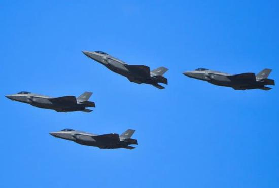 日本的F35A编队