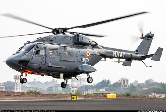 图片：印度海军DHRUV轻型反潜直升机。
