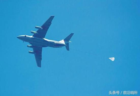运-20空投